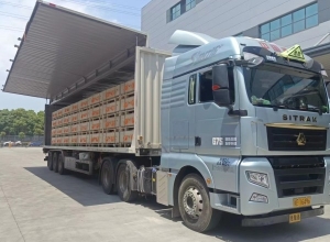 危险品双飞翼气囊厢车